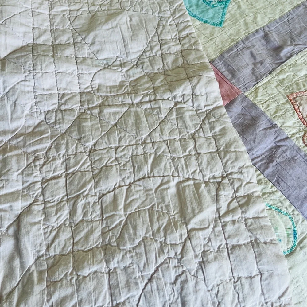 VINTAGE/ANTIQUE Handmade Quilt SUNBONNET SUE Pastel Hues Cotton Cottage Shabby